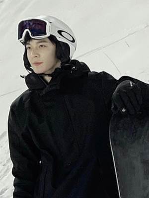 當暗戀三年的男神突然私聊我