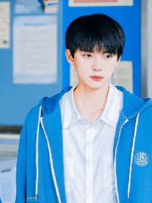 變成校霸右手后