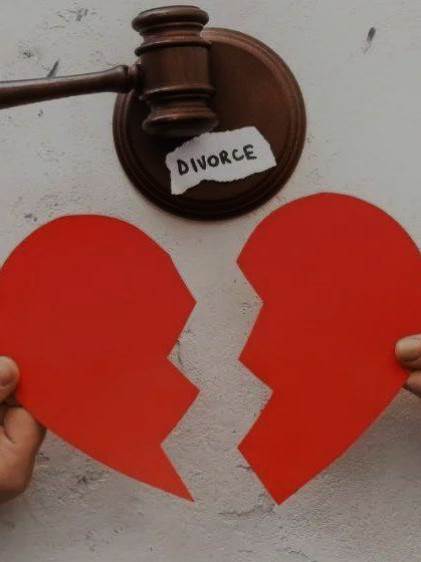 丈夫創業失敗我不嫌棄，獨自養家二十年后，他卻反提出離婚