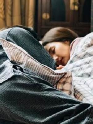 男神睡在我旁邊