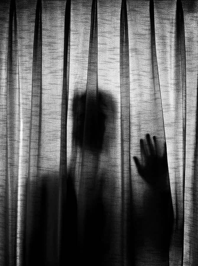 十七樓的敲窗聲